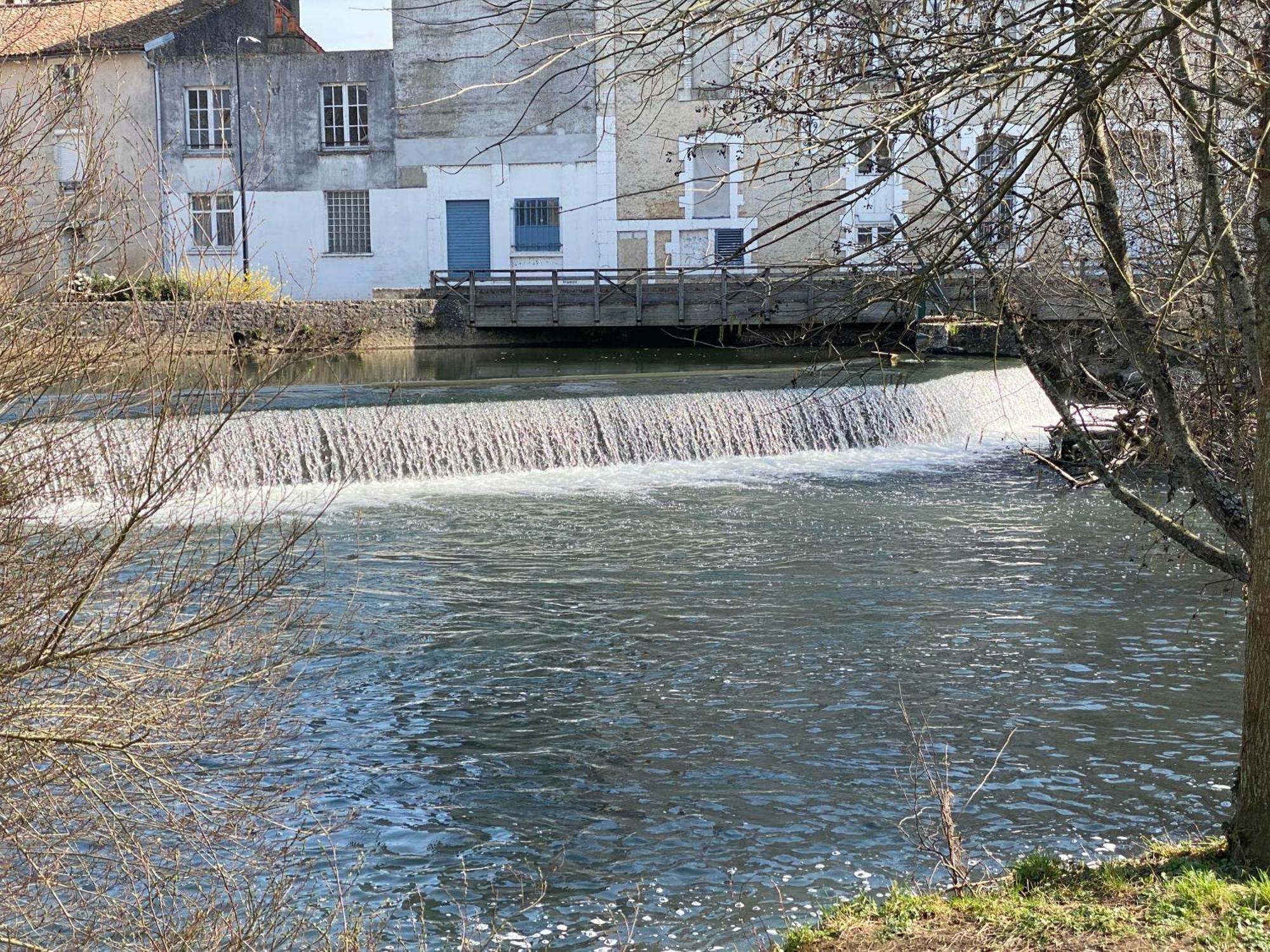 Logis Hotel Le Saint Georges Vivonne Zewnętrze zdjęcie