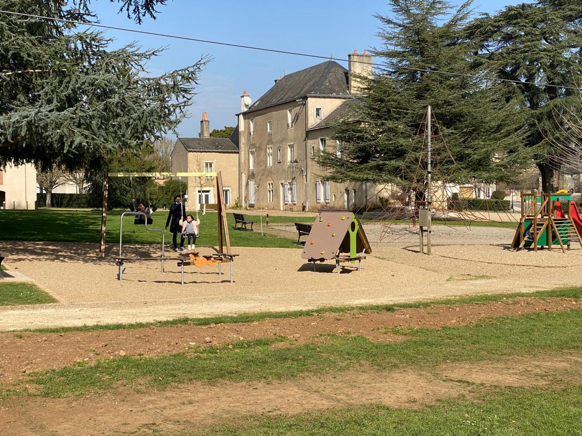 Logis Hotel Le Saint Georges Vivonne Zewnętrze zdjęcie