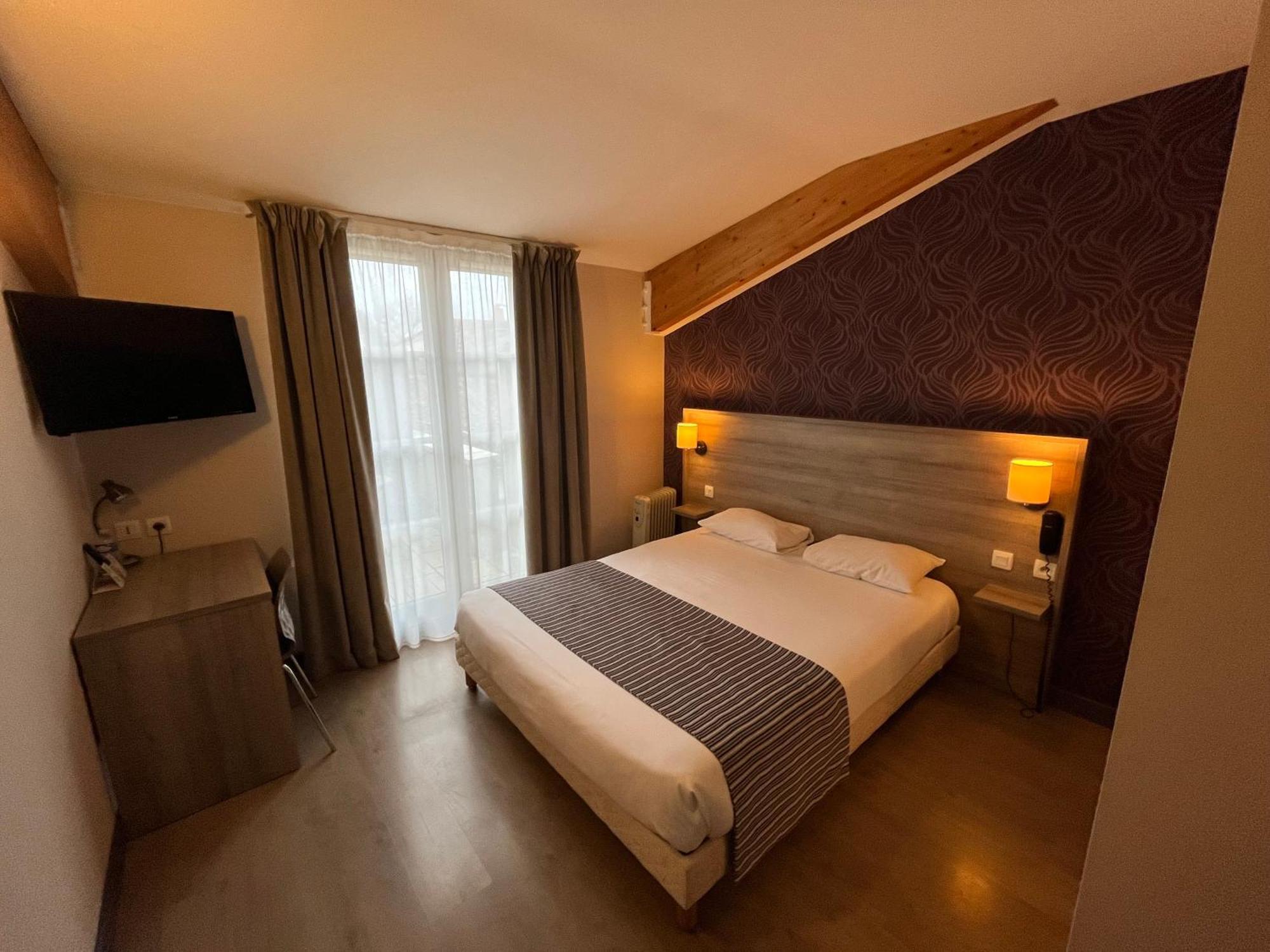 Logis Hotel Le Saint Georges Vivonne Zewnętrze zdjęcie