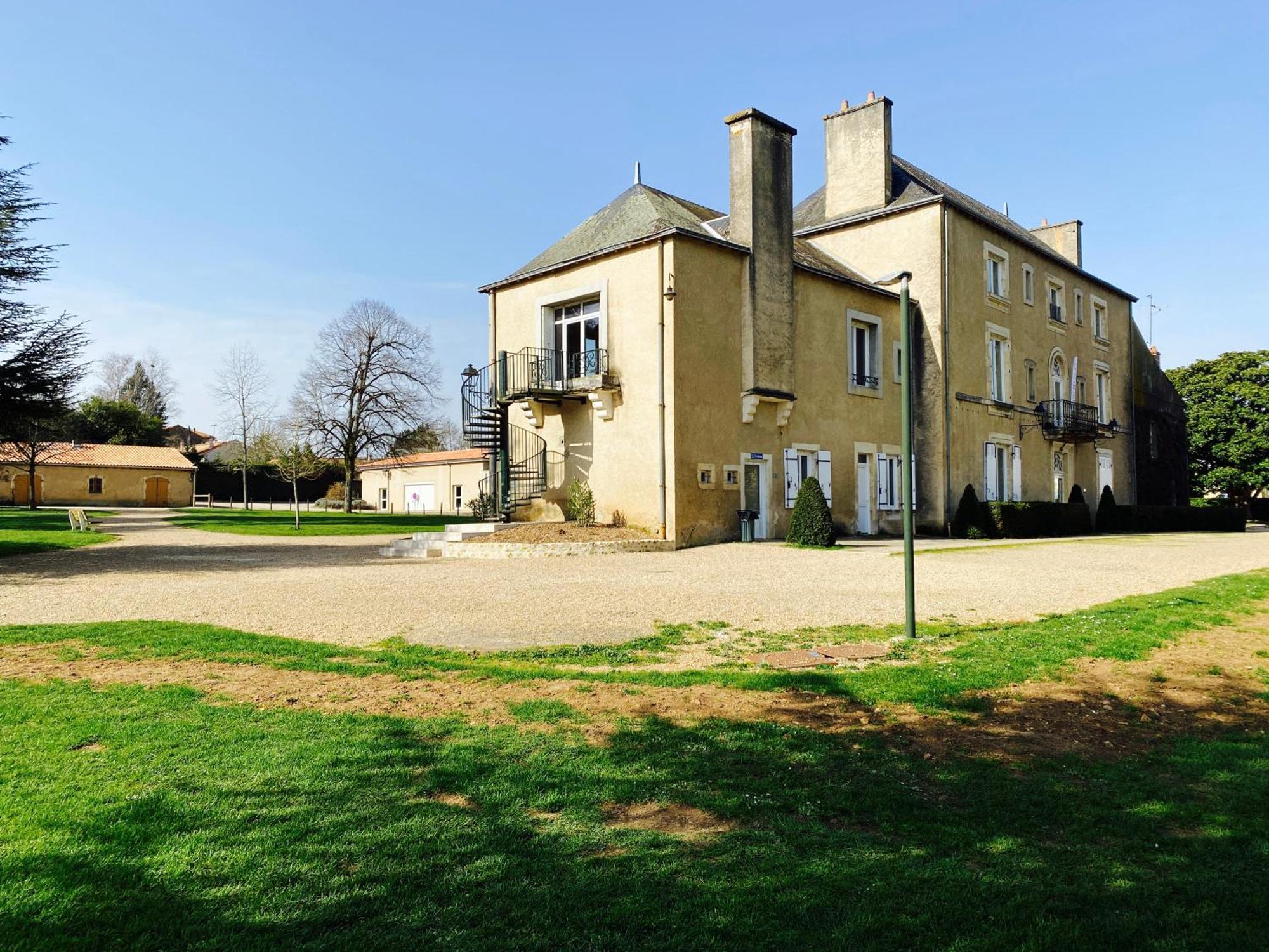 Logis Hotel Le Saint Georges Vivonne Zewnętrze zdjęcie