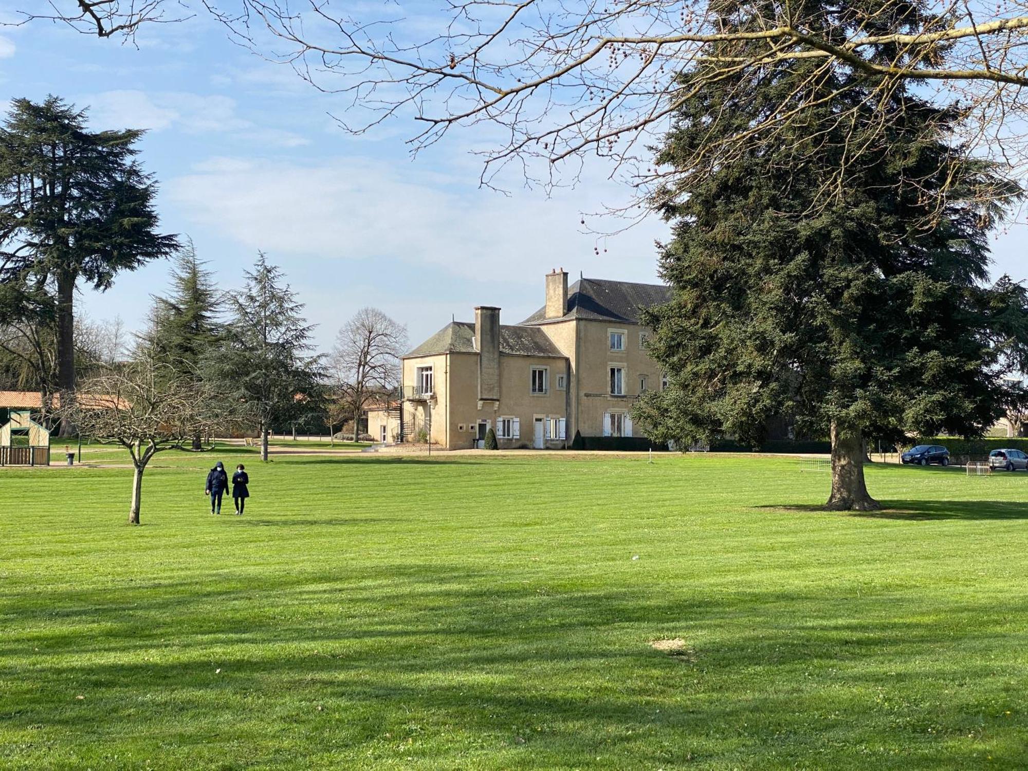Logis Hotel Le Saint Georges Vivonne Zewnętrze zdjęcie