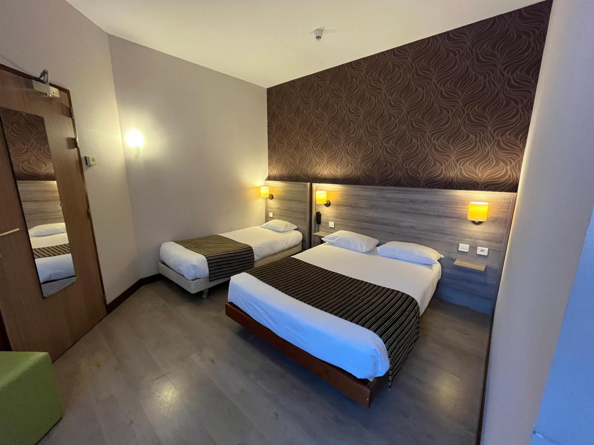 Logis Hotel Le Saint Georges Vivonne Zewnętrze zdjęcie