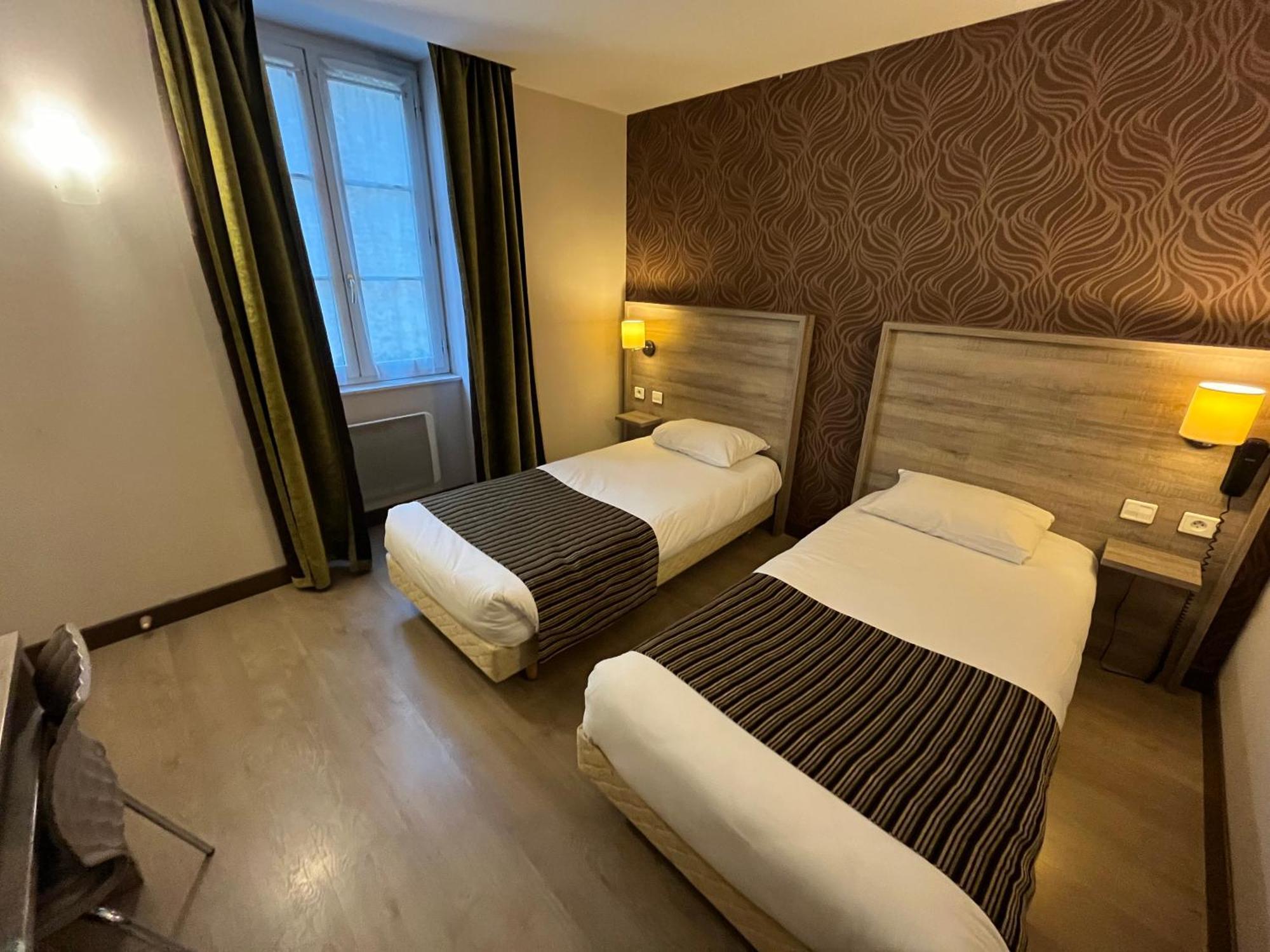 Logis Hotel Le Saint Georges Vivonne Zewnętrze zdjęcie