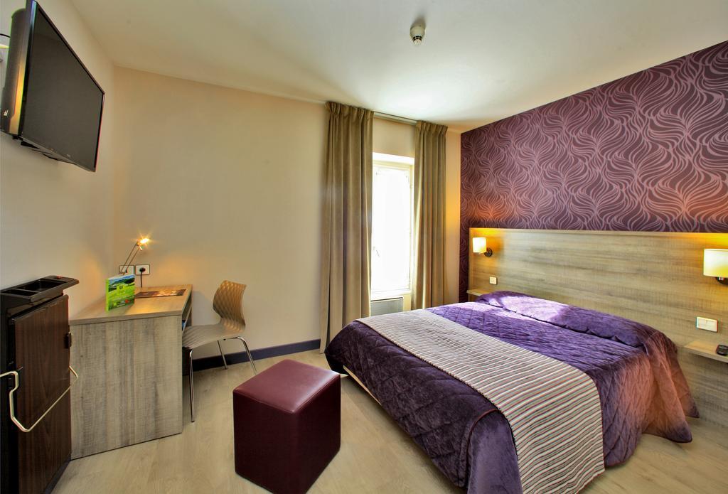 Logis Hotel Le Saint Georges Vivonne Zewnętrze zdjęcie